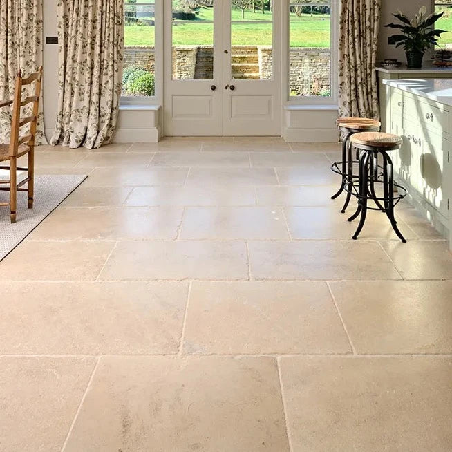 Lacock Limestone, Heritage Finish, £137.40/ M2 Cream Tile Limestone Tiles Ca Pietra