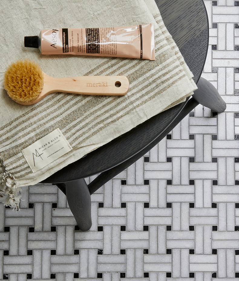Long Island Marble Honed Finish Wicker Mosaic 28.6cm Sample