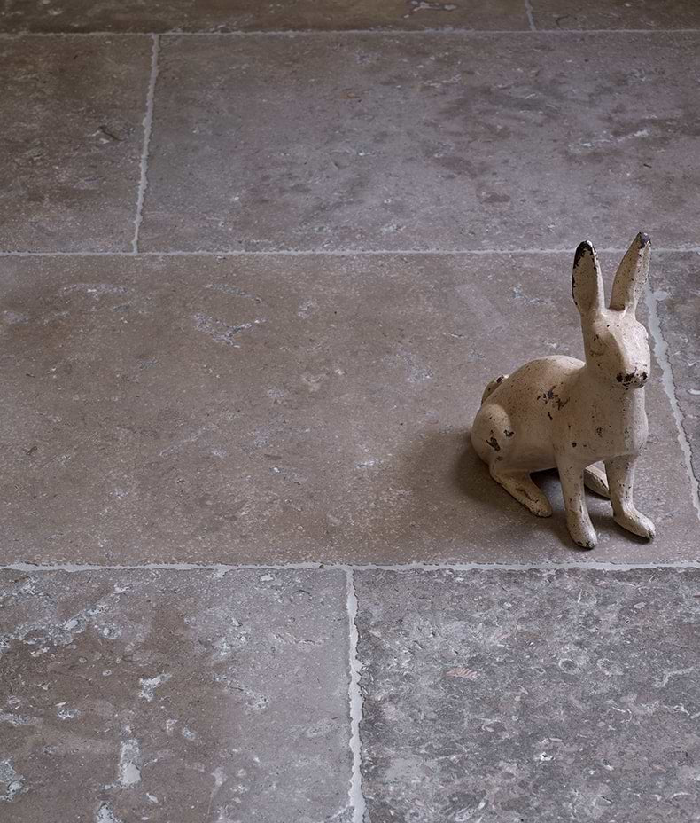 Aquitaine Limestone Seasoned Finish 61xRandom