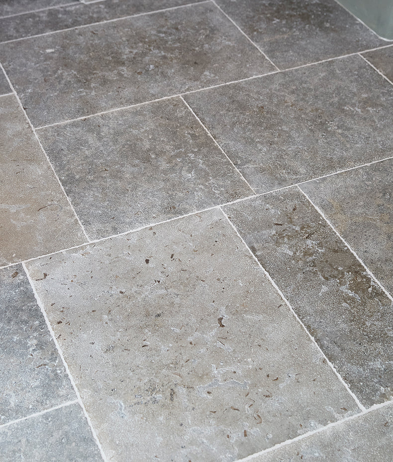 Aquitaine Limestone Seasoned Finish 61xRandom