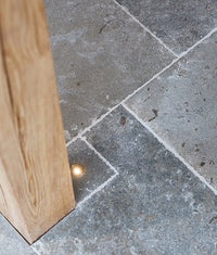 Aquitaine Limestone Seasoned Finish 61xRandom
