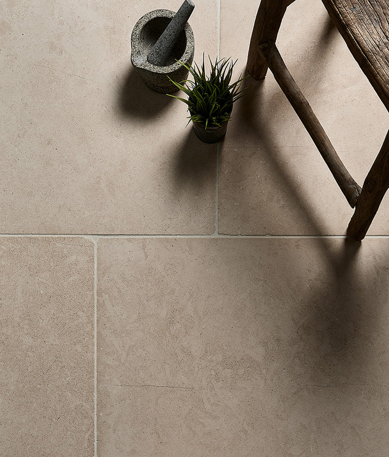 Blandford Limestone Tumbled Finish 60xRandomcm Sample