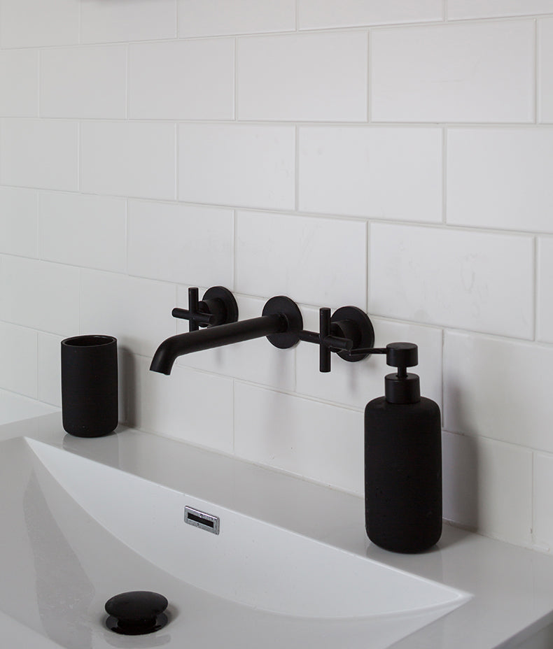 Delicate Wall Ceramic Metro 20cm Sample