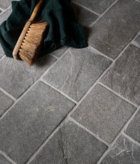 Galway Limestone Cobbles Seasoned Finish 15xRandomcm Sample