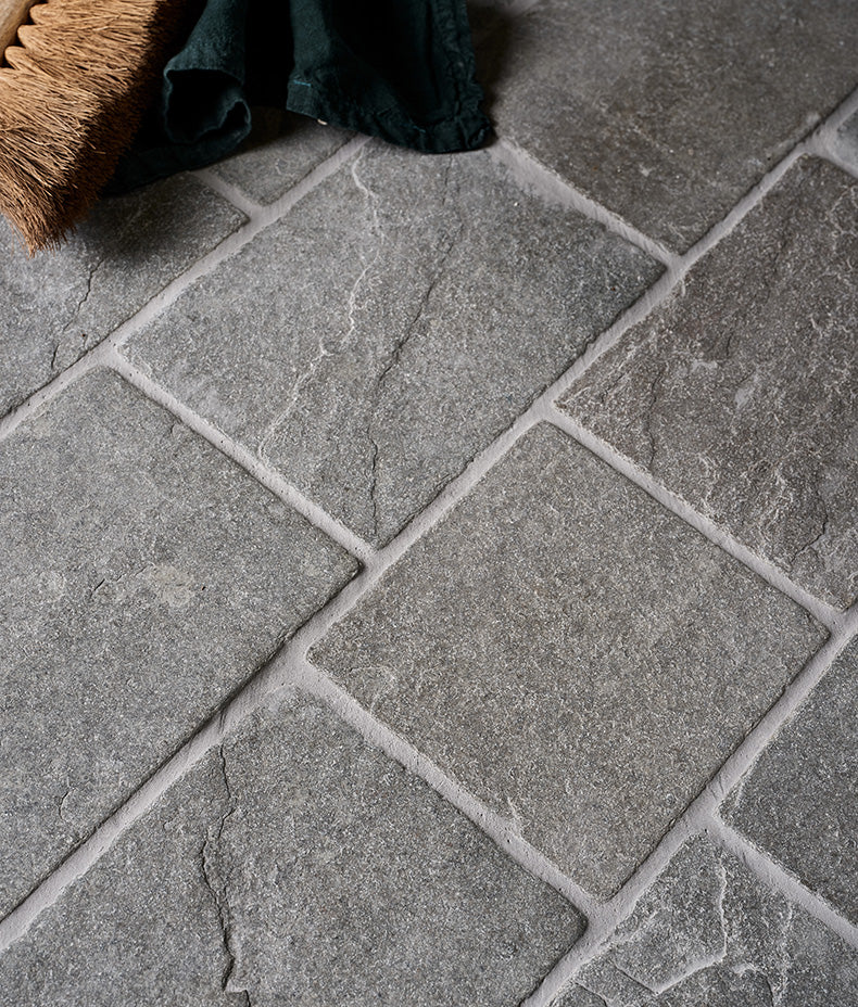 Galway Limestone Cobbles Seasoned Finish 15xRandomcm Sample
