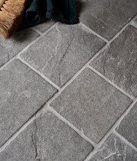 Galway Limestone Cobbles Seasoned Finish 15xRandomcm Sample