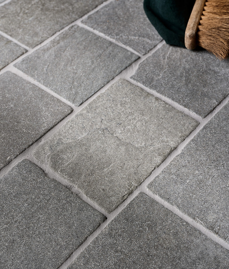 Galway Limestone Cobbles Seasoned Finish 15xRandomcm Sample