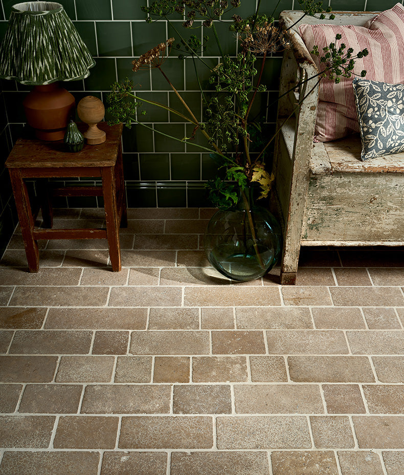 Wychwood Limestone Cobbles Tumbled & Etched 13xRandom Sample