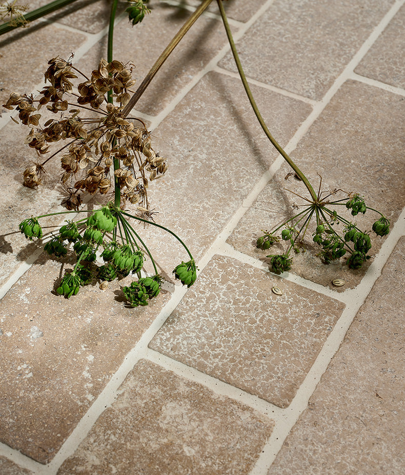 Wychwood Limestone Cobbles Tumbled & Etched 13xRandom