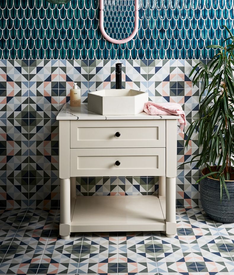 Kaleidoscope Porcelain Skipper 22.5cm