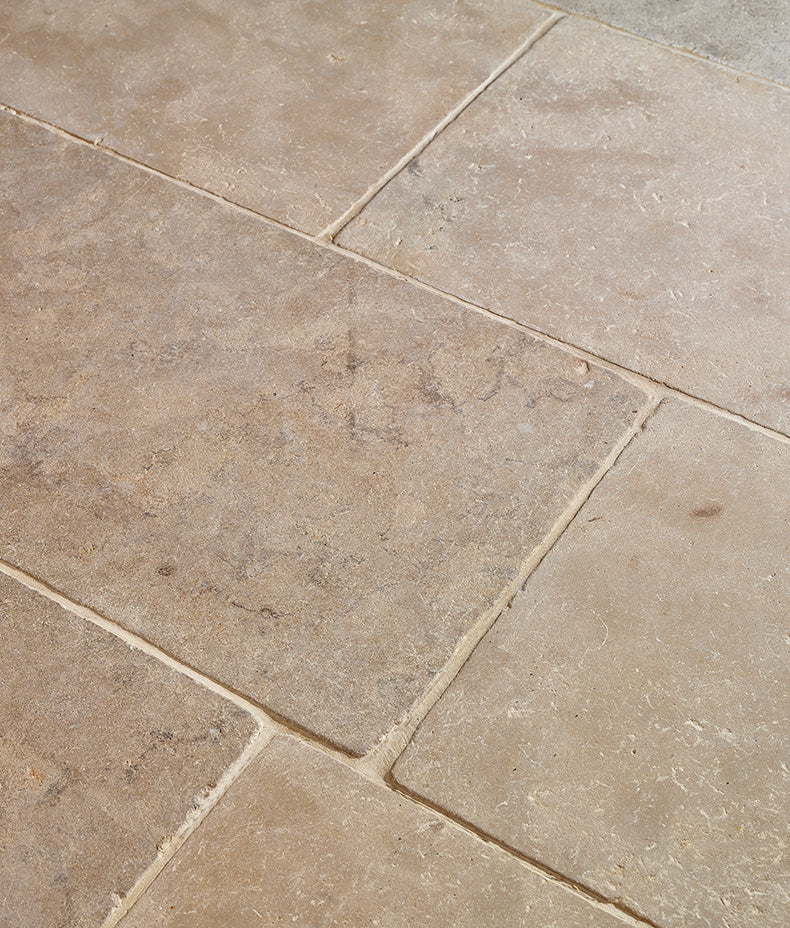 Riviera Limestone Tumbled 40.6xRandomcm Sample