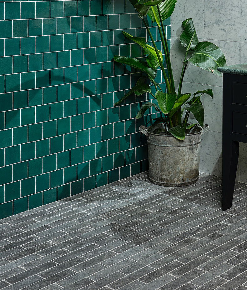 Reform Composite Stone Tumbled Nero 6x25cm Sample