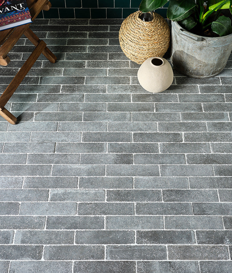 Reform Composite Stone Tumbled Nero 25x25cm Sample