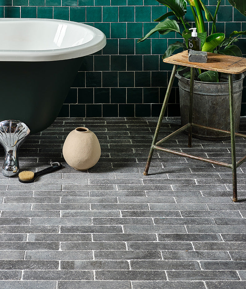Reform Composite Stone Tumbled Nero 25x25cm Sample