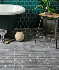 Reform Composite Stone Tumbled Nero 6x25cm Sample