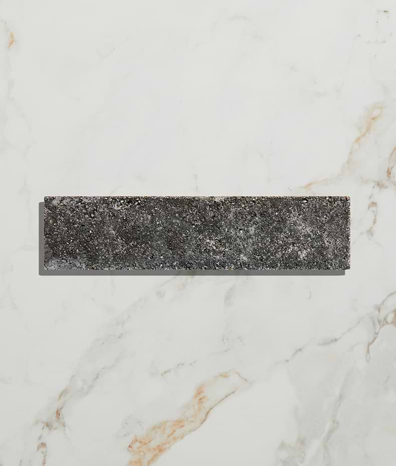 Reform Composite Stone Tumbled Nero 6x25cm