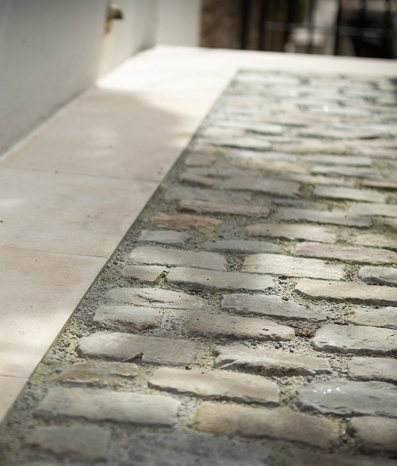 Windsor Sandstone Cobbles Reclaimed & Sawn Batch WidthxBatch Lengthx2.0-5.0cm